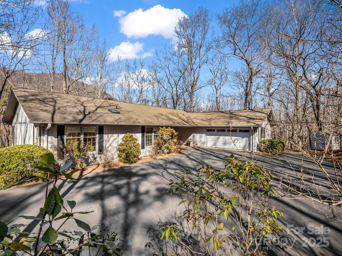85 Chocolate Drop Mountain Rd., Columbus, NC 28722