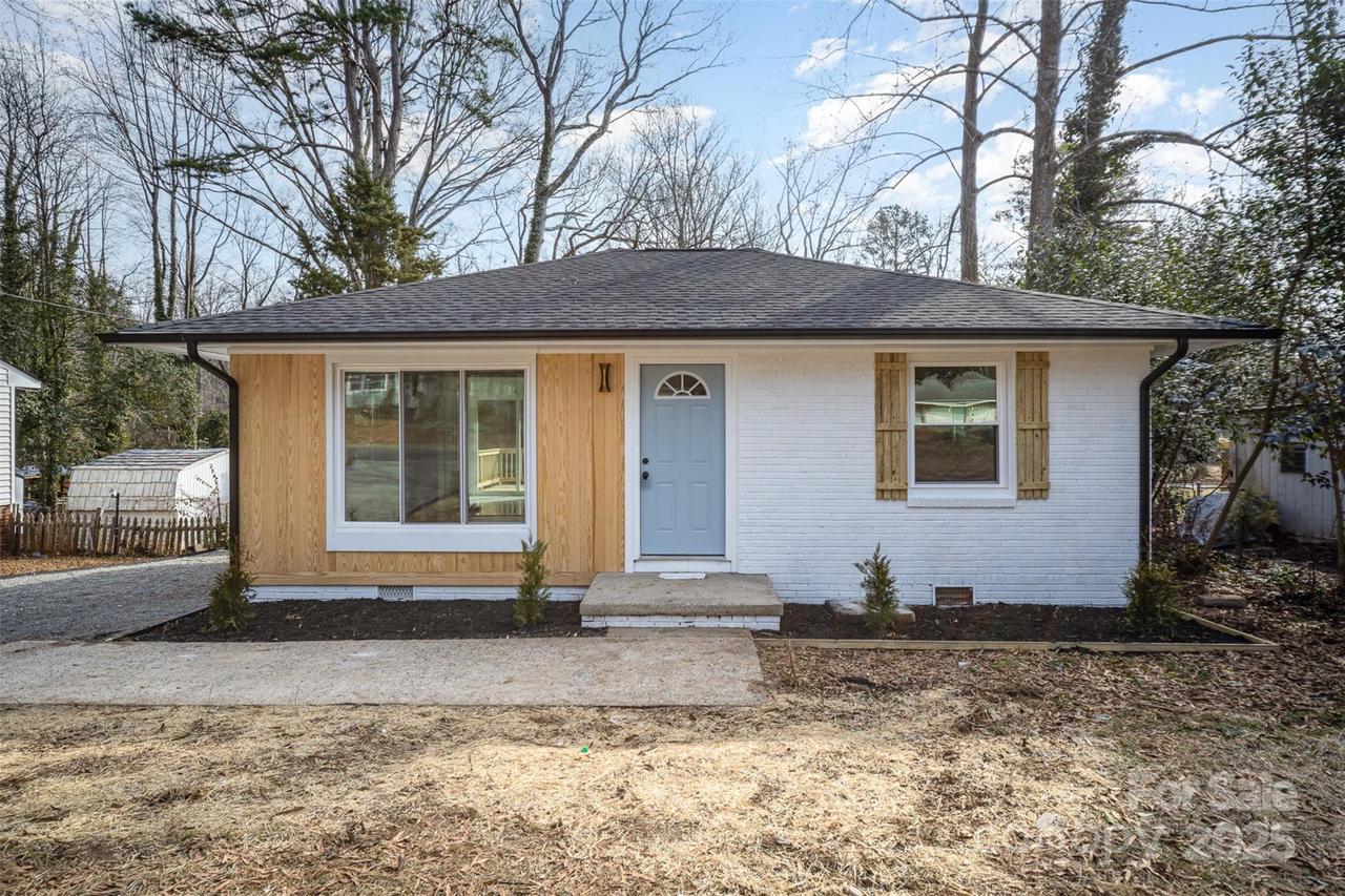 2221 Finchley Dr., Charlotte, NC 28215