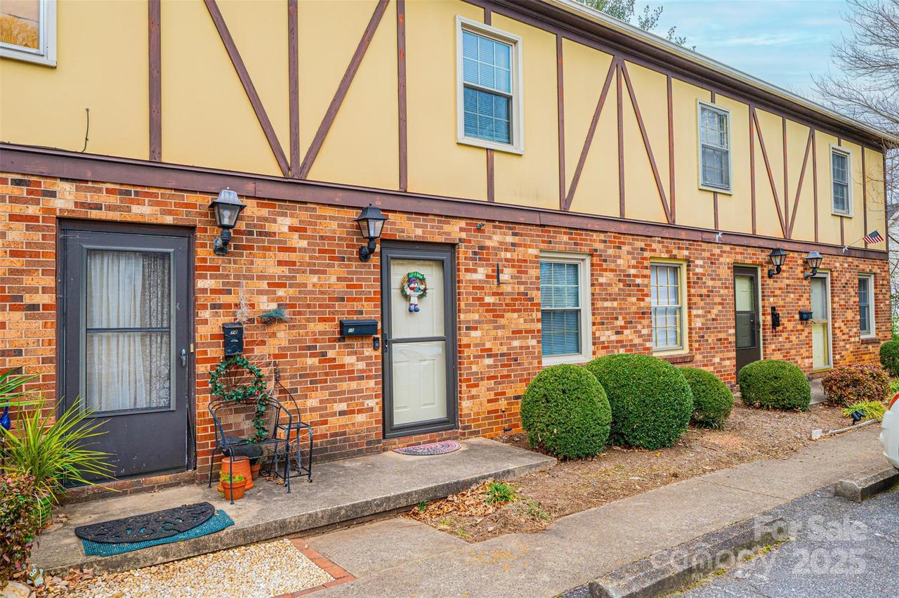 1335 12th Street Dr. #15, Hickory, NC 28601