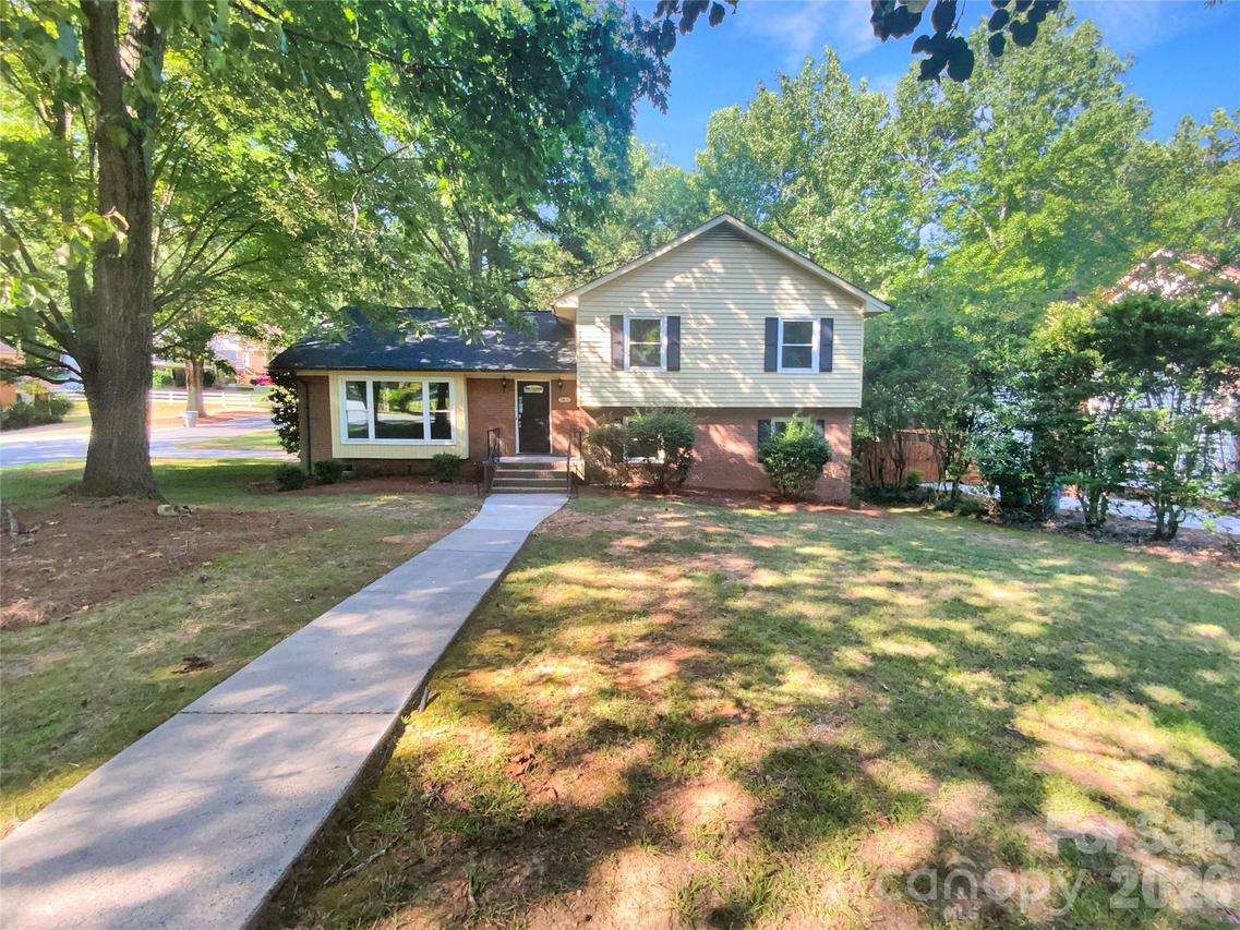 7401 Limerick Dr., Charlotte, NC 28270