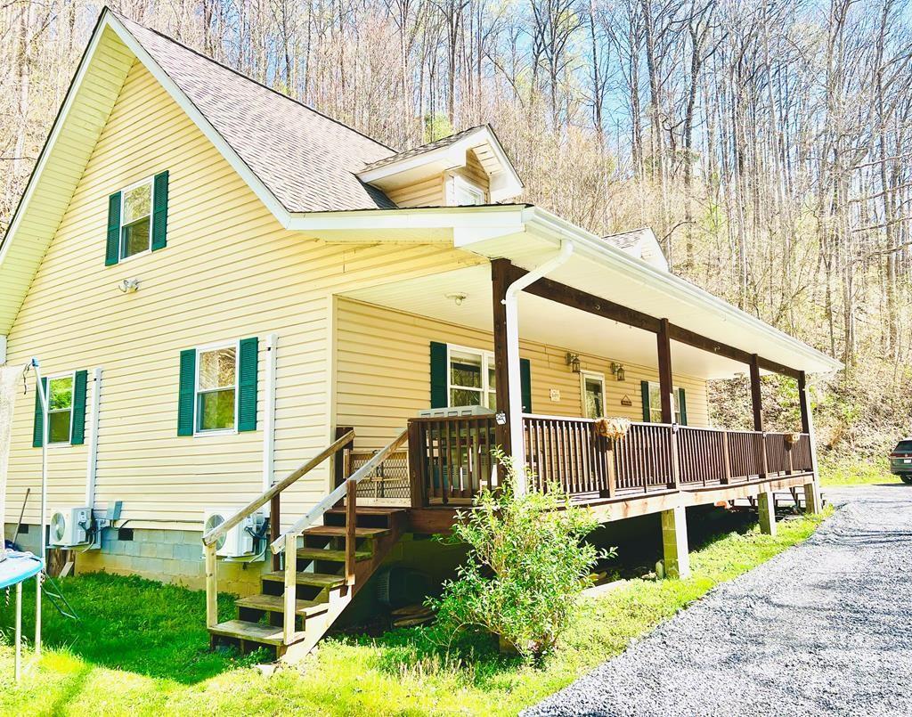 1437 Dark Ridge Rd., Sylva, NC 28779