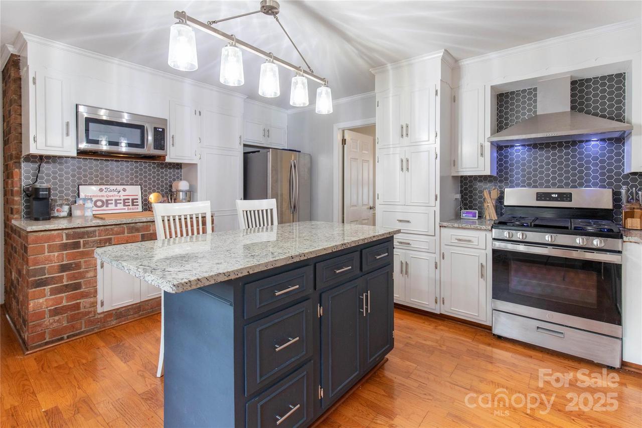 911 Wimbledon Pl., High Point, NC 27262