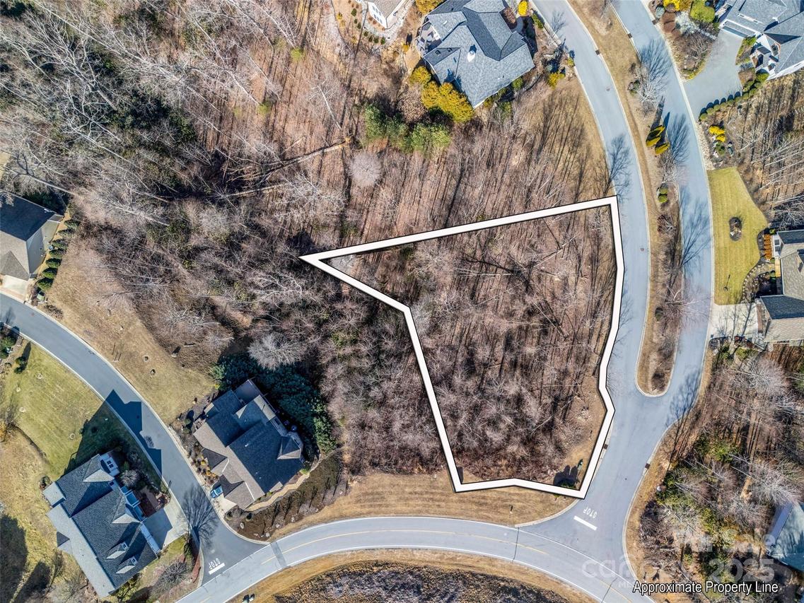 1509 Summit Hill Rd., Hendersonville, NC 28791