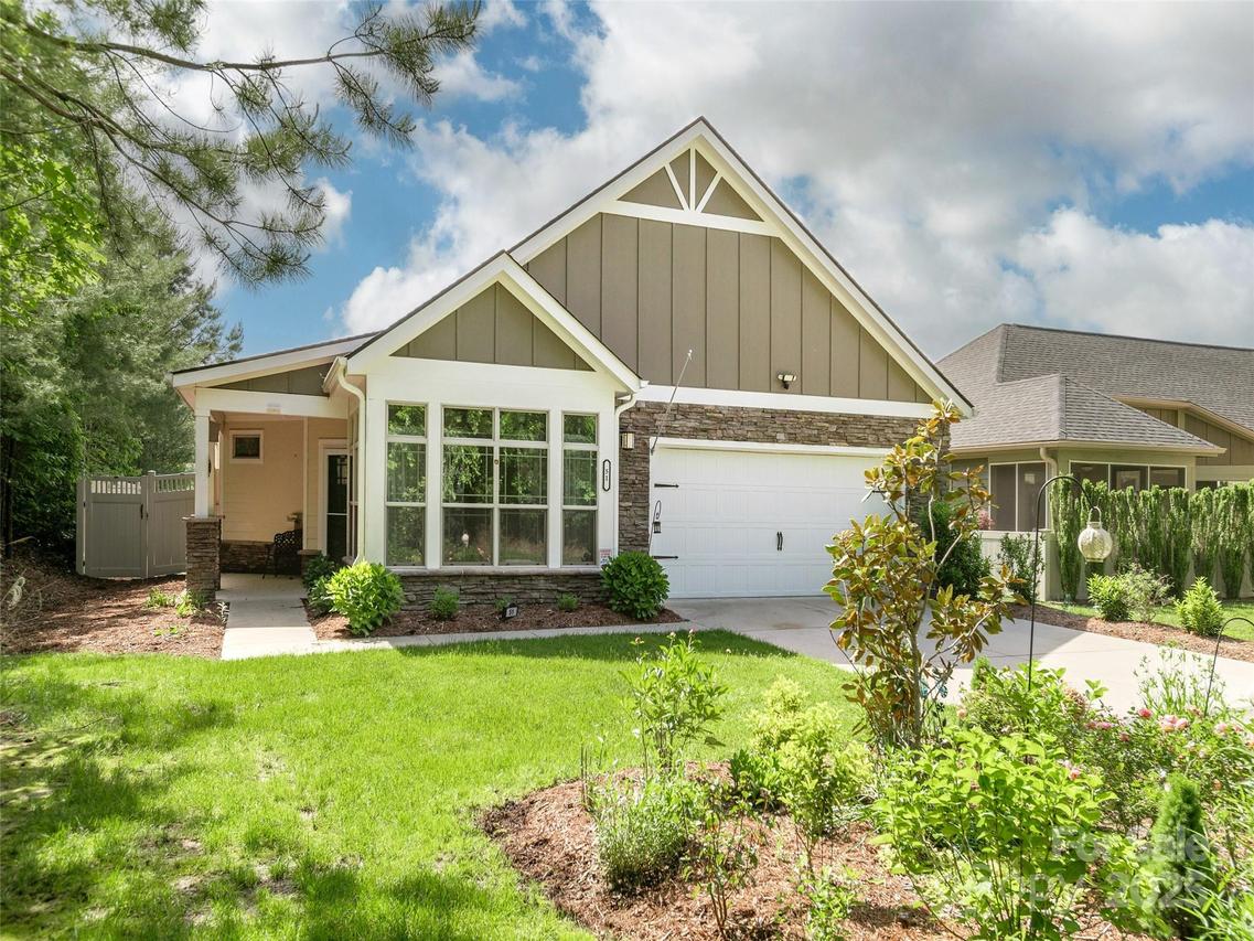 51 Honeycrisp Ct., Flat Rock, NC 28731