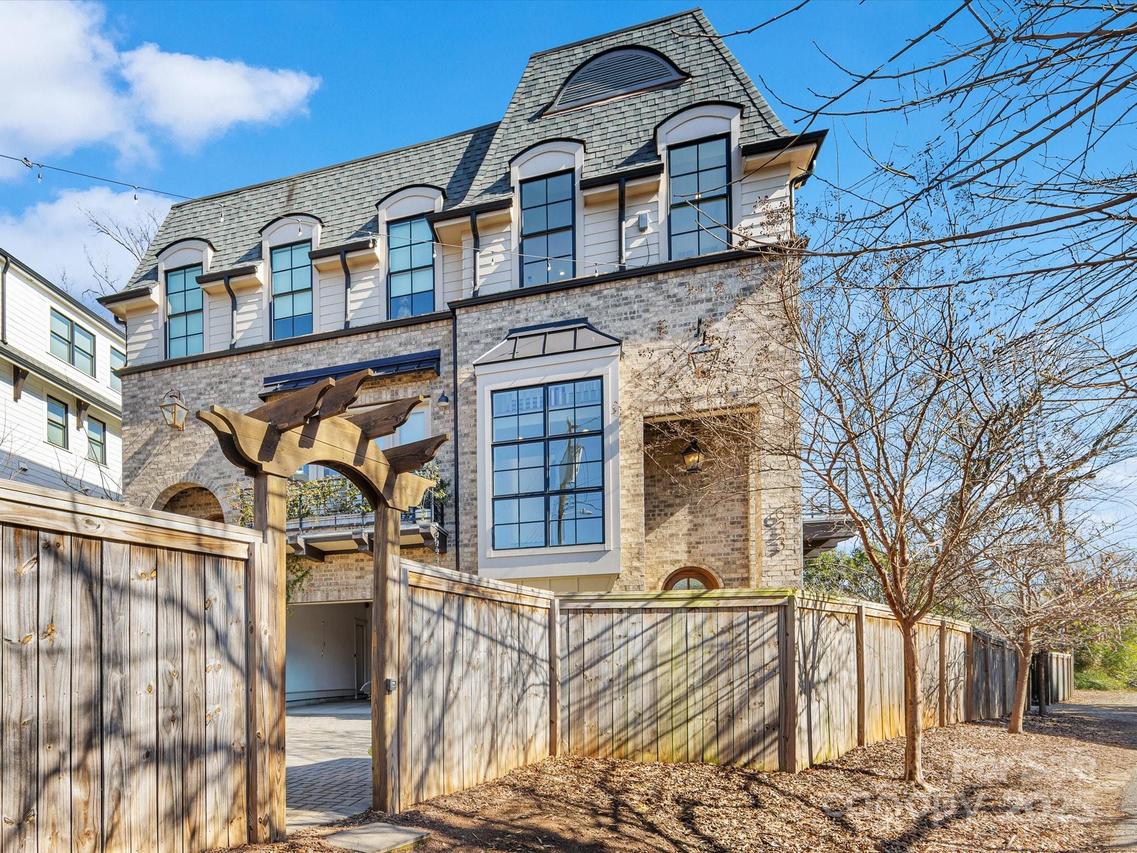 633 Mattie Rose Ln., Charlotte, NC 28204