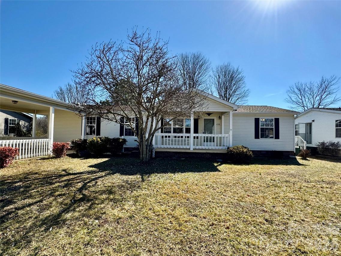 436 Riverwind Dr., Hendersonville, NC 28739