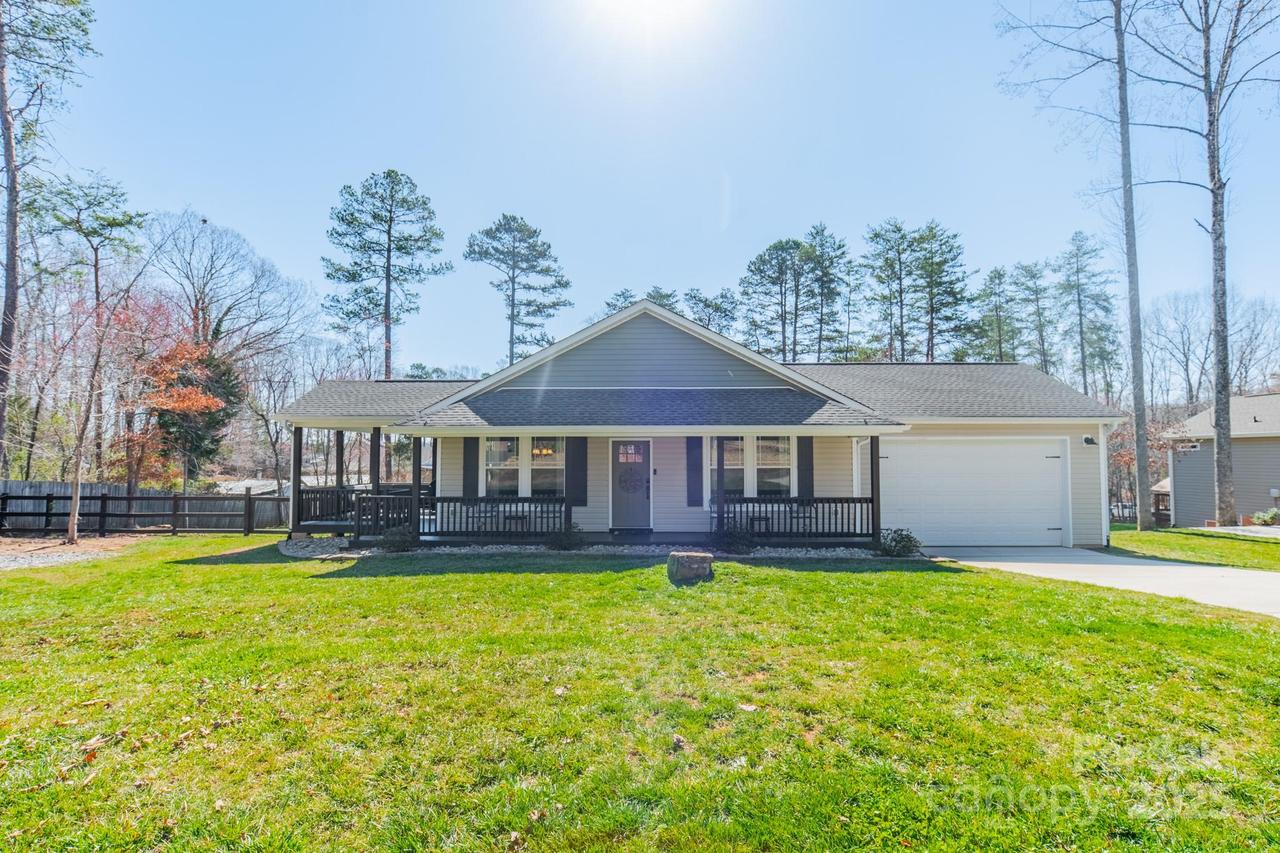 6835 Ingleside Dr., Sherrills Ford, NC 28673