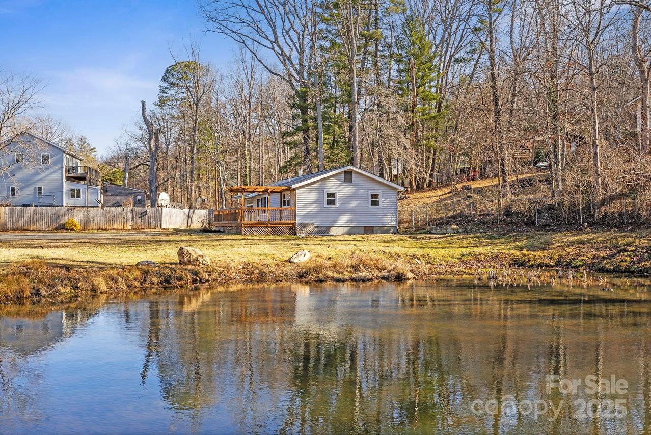 16 Rosscraggon Dr., Asheville, NC 28803