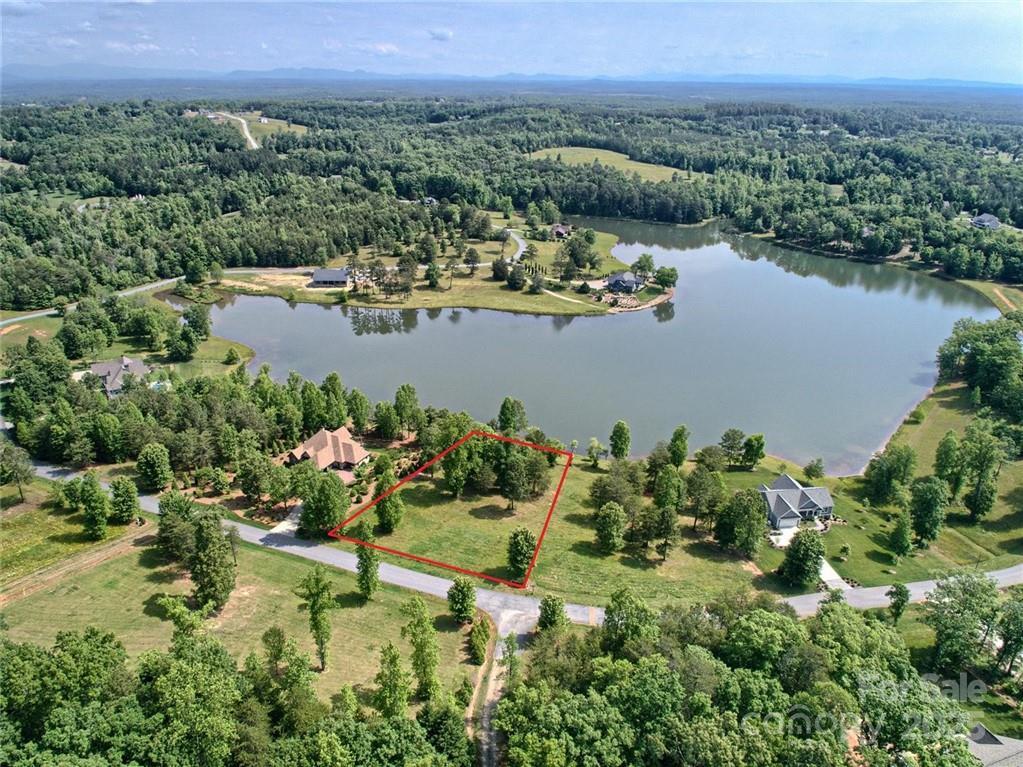 000 Mapleton Ln. #6, Columbus, NC 28722