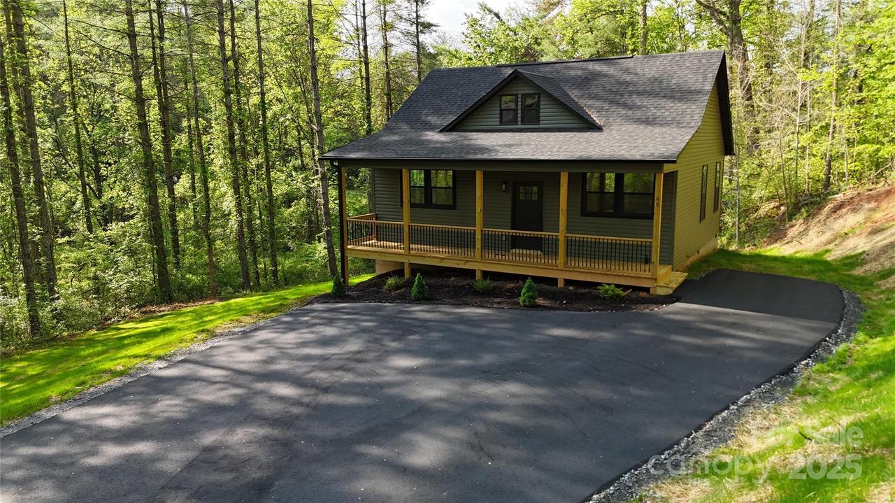 60 Country Cove Ct., Leicester, NC 28748