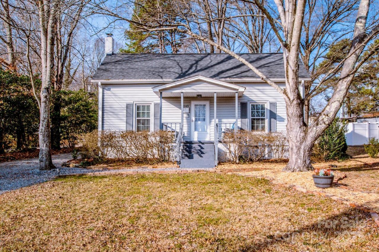 243 E Catawba Ave., Mooresville, NC 28115