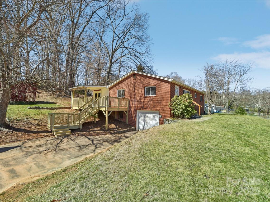 45 Hookers Gap Rd., Candler, NC 28715
