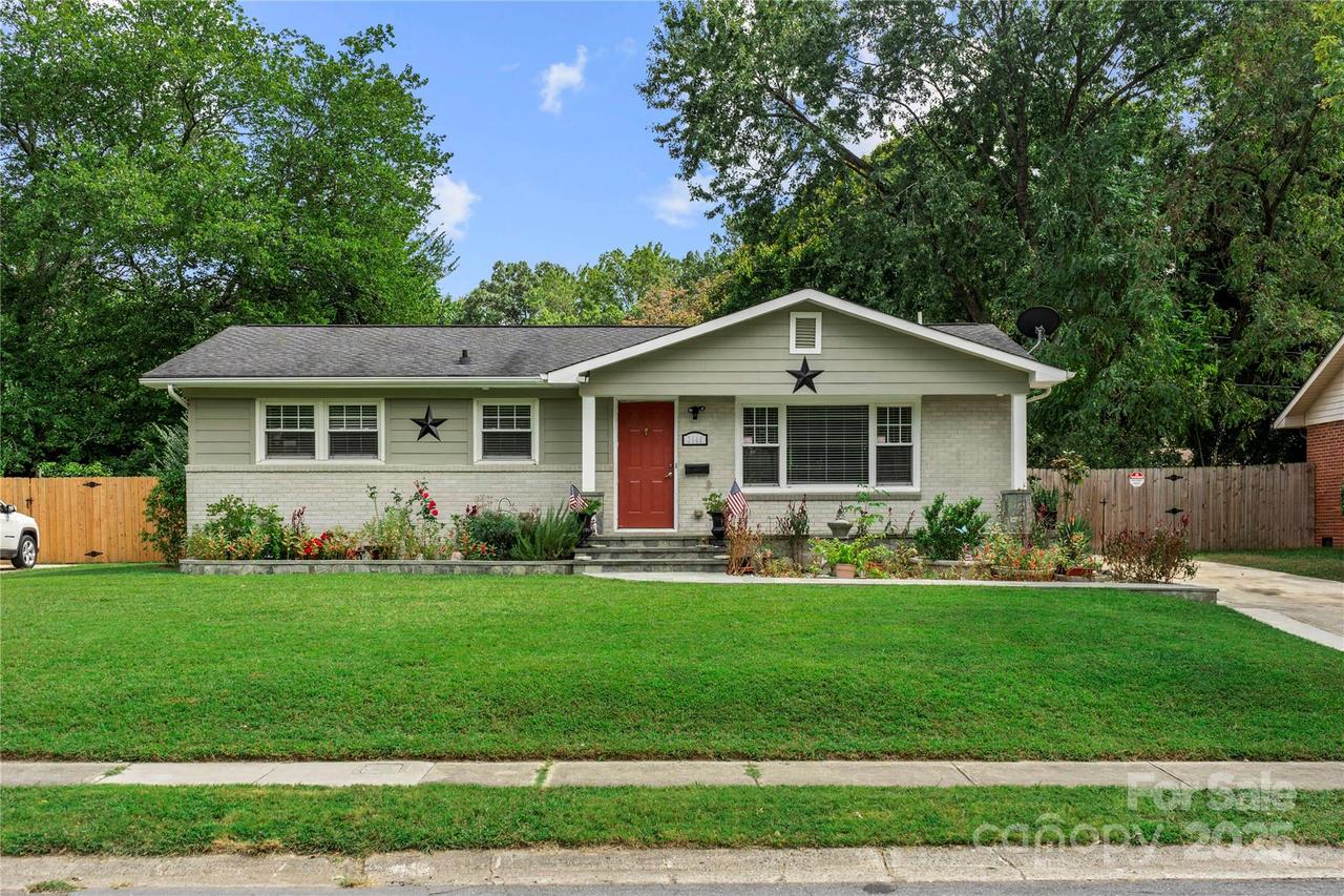 3949 Fieldcrest Rd., Charlotte, NC 28217