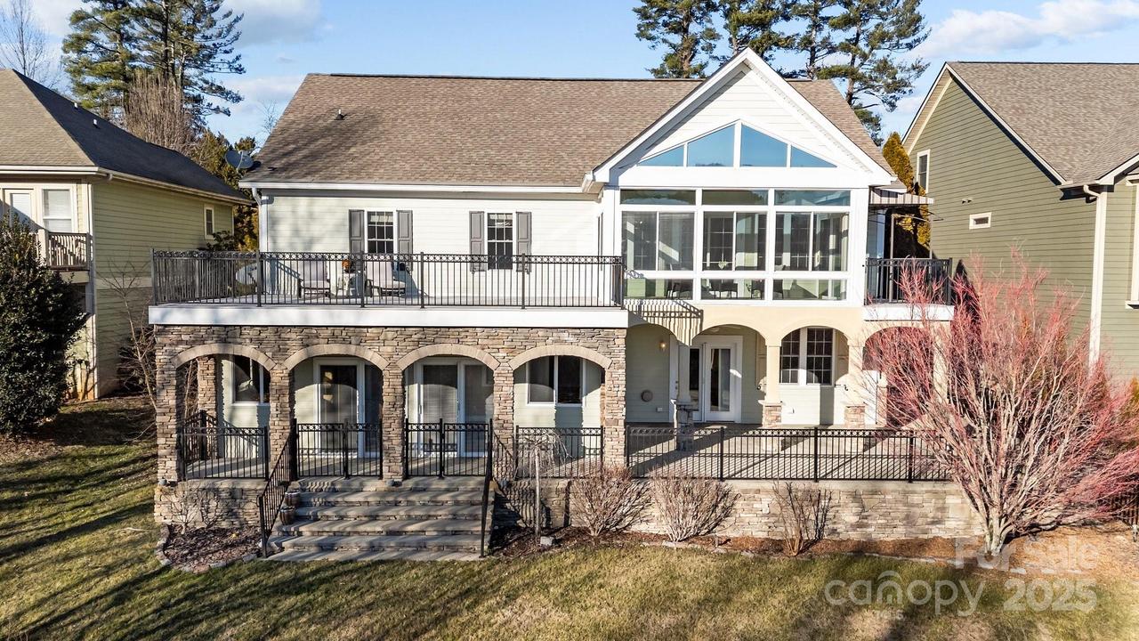 612 Vista Falls Rd., Mills River, NC 28759