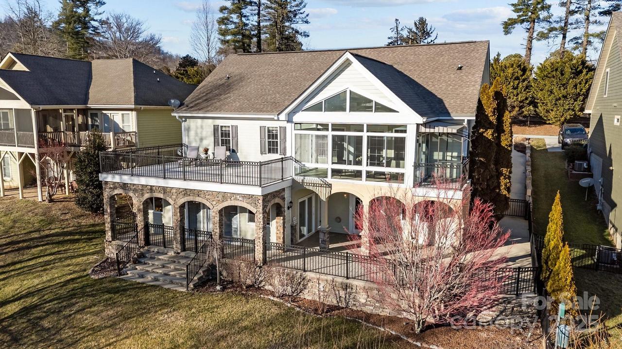 612 Vista Falls Rd., Mills River, NC 28759