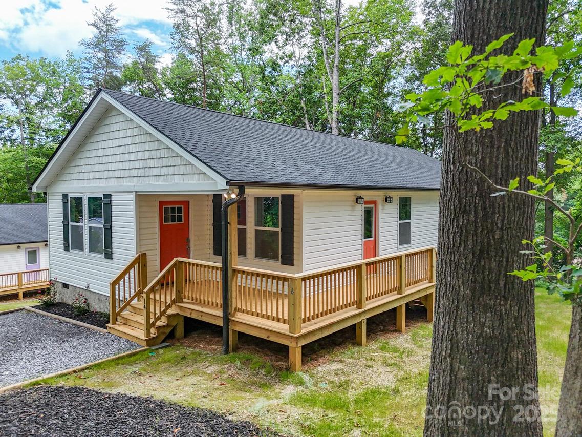 14 Fair Bluff Ln., Candler, NC 28715