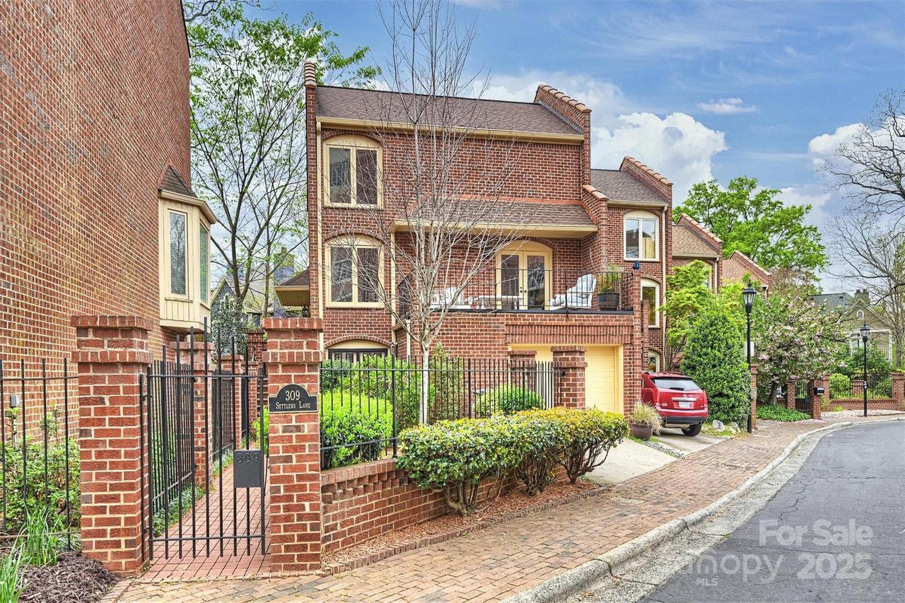 309 Settlers Ln., Charlotte, NC 28202