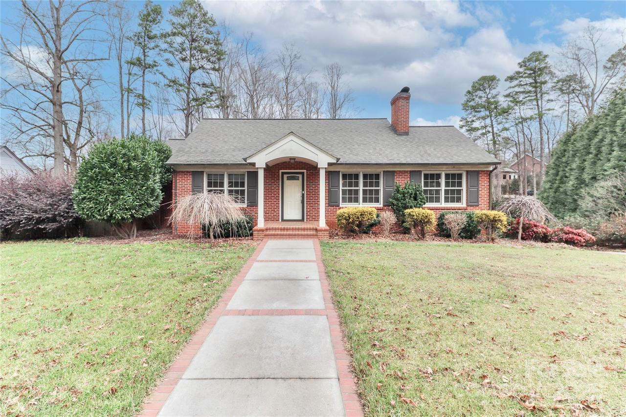 432 N Oakwood Dr., Statesville, NC 28677