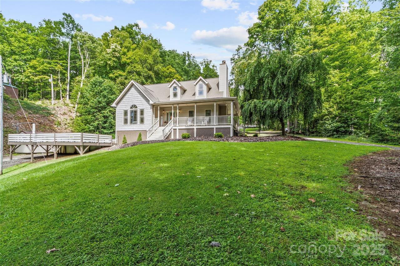 35 Lands End Dr., Burnsville, NC 28714