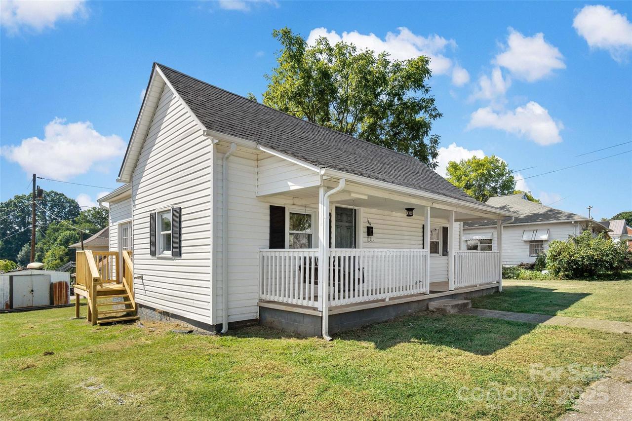 156 6th Em St. #Sixth, Marion, NC 28752