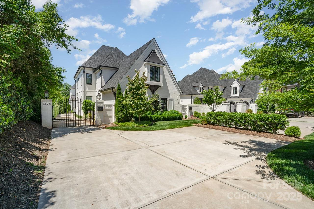 1328 S Kings Dr., Charlotte, NC 28207