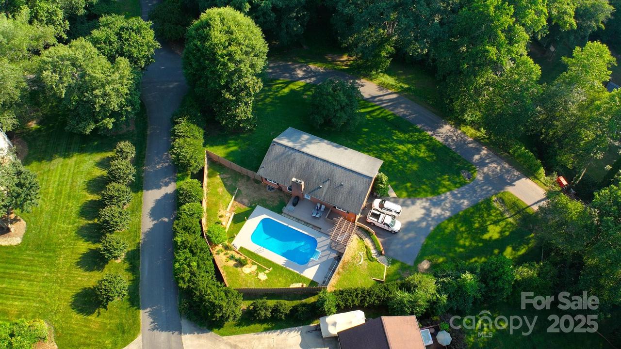 6108 Gold Creek Estate Dr., Hickory, NC 28601
