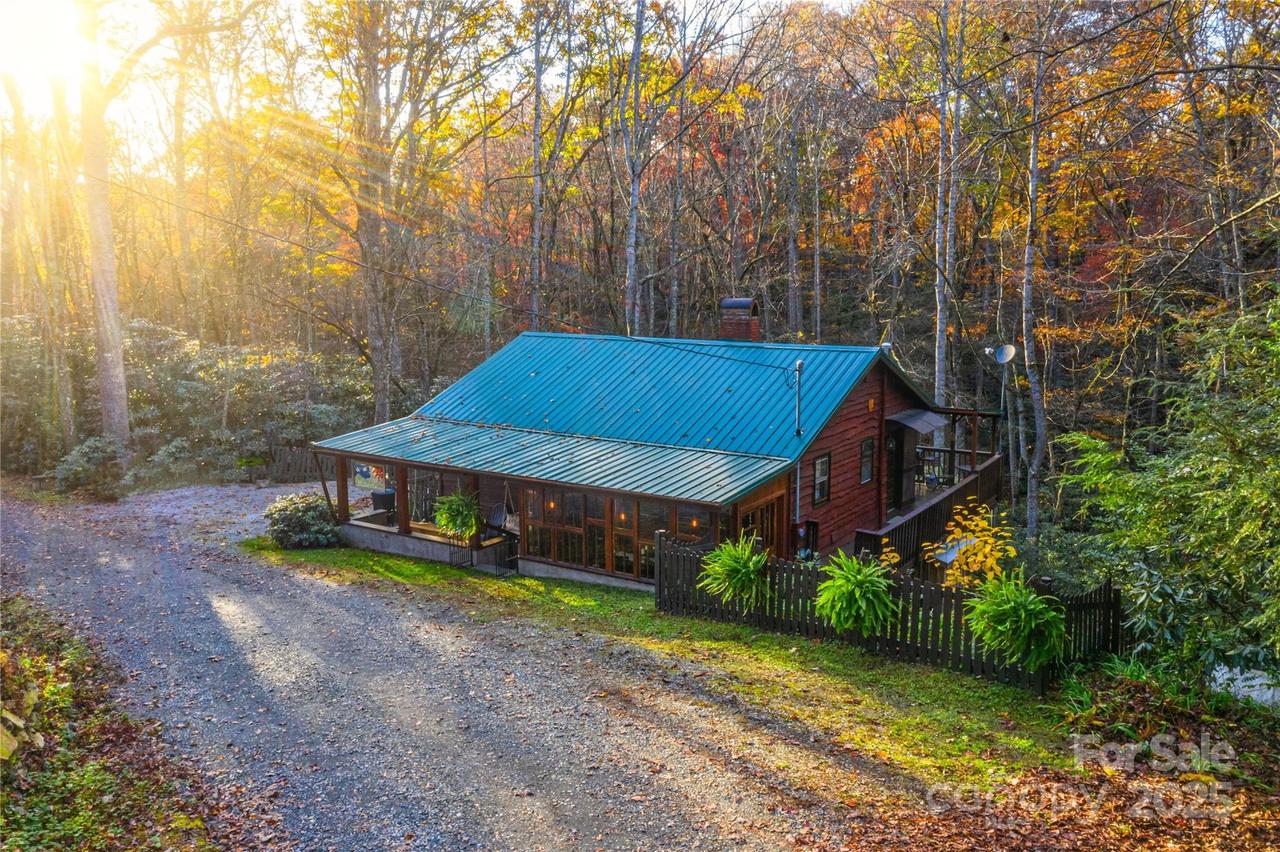 80 White Laurel Ln., Newland, NC 28657