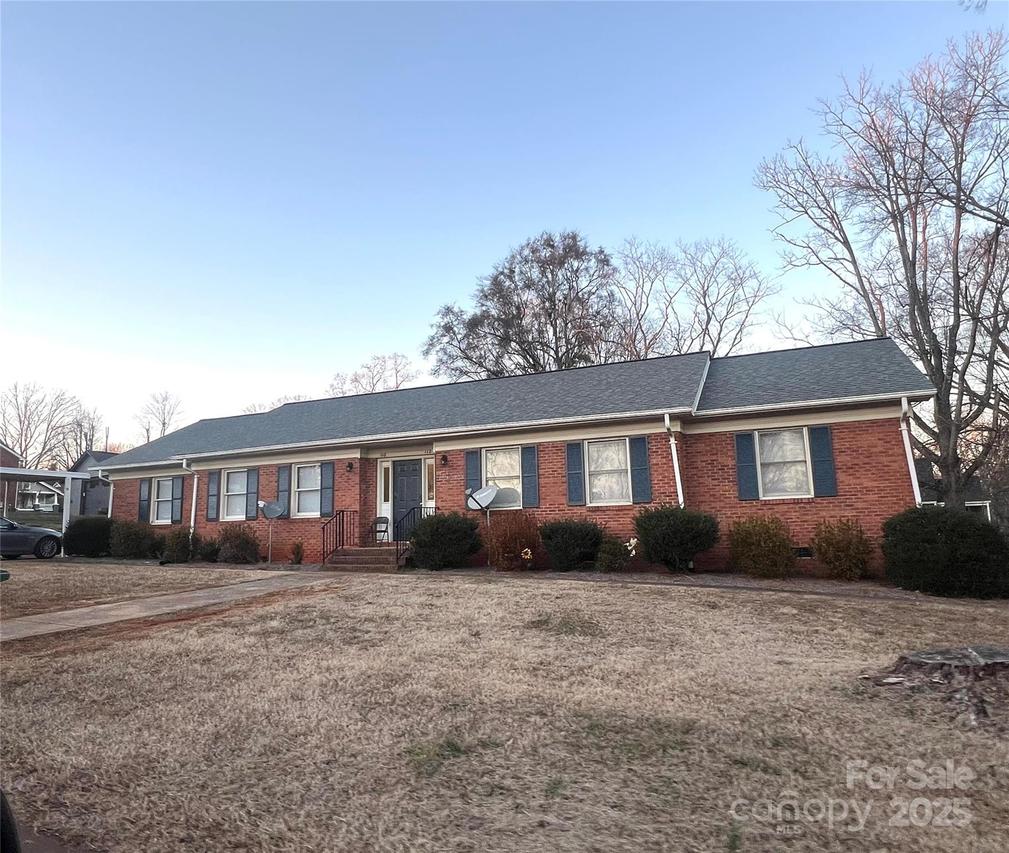 110 E I St., Newton, NC 28658