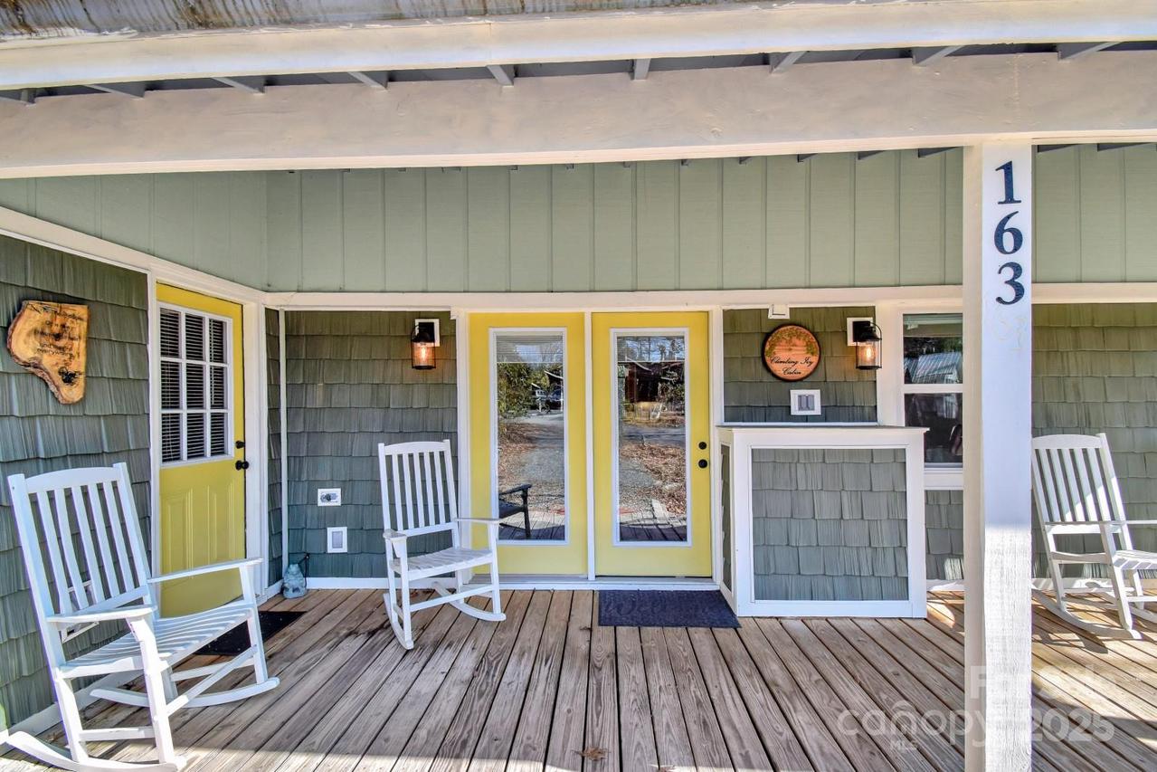 163 Black Pine Rd., Newland, NC 28657