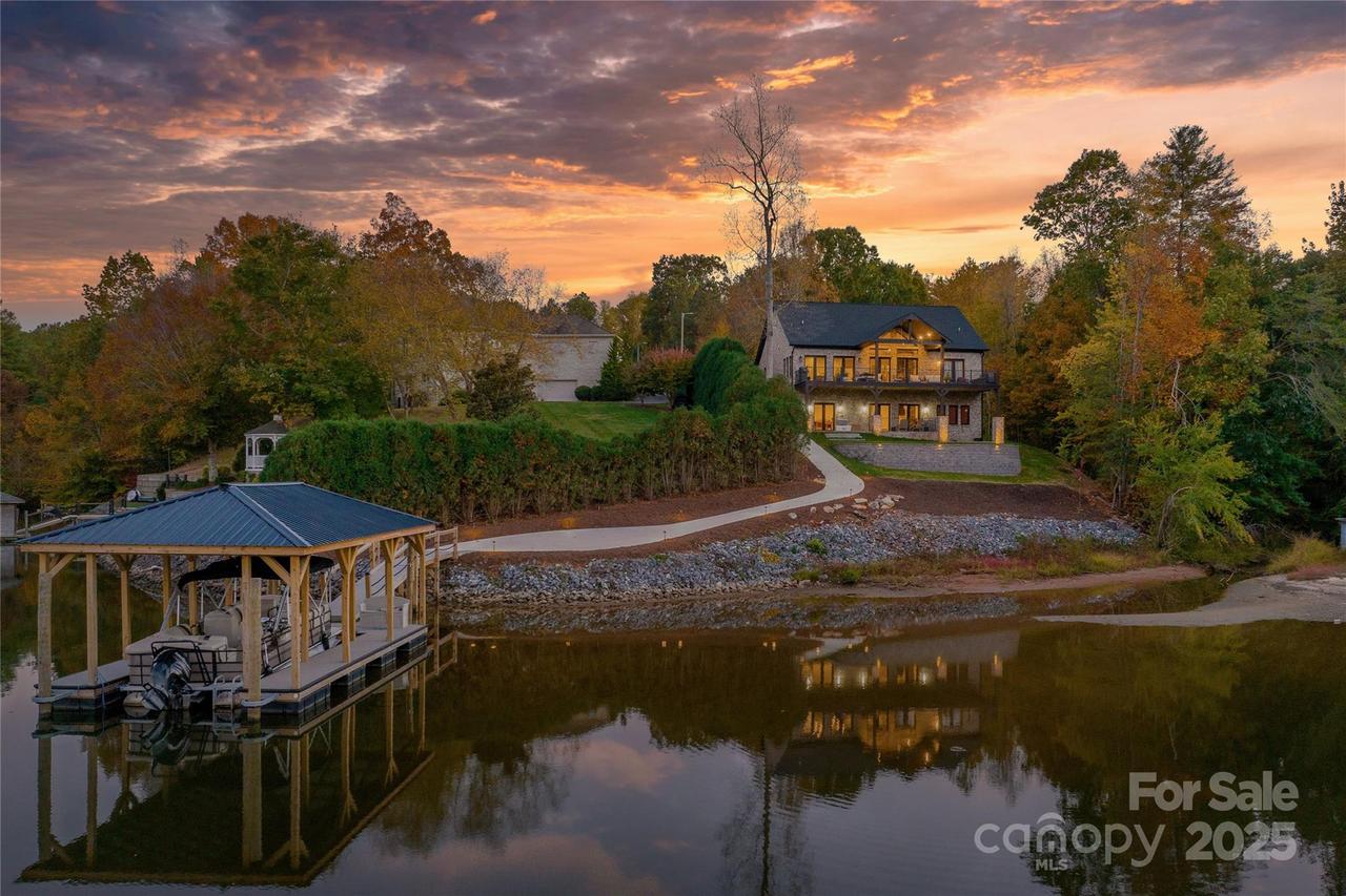 6233 Riviera Run Estates Dr., Hickory, NC 28601