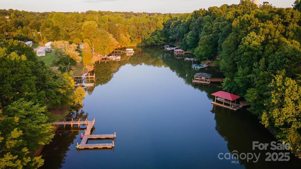 324 Bridgewater Ln., Mooresville, NC 28117