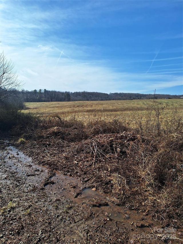 000 Howards Bridge Rd., Union Grove, NC 28689