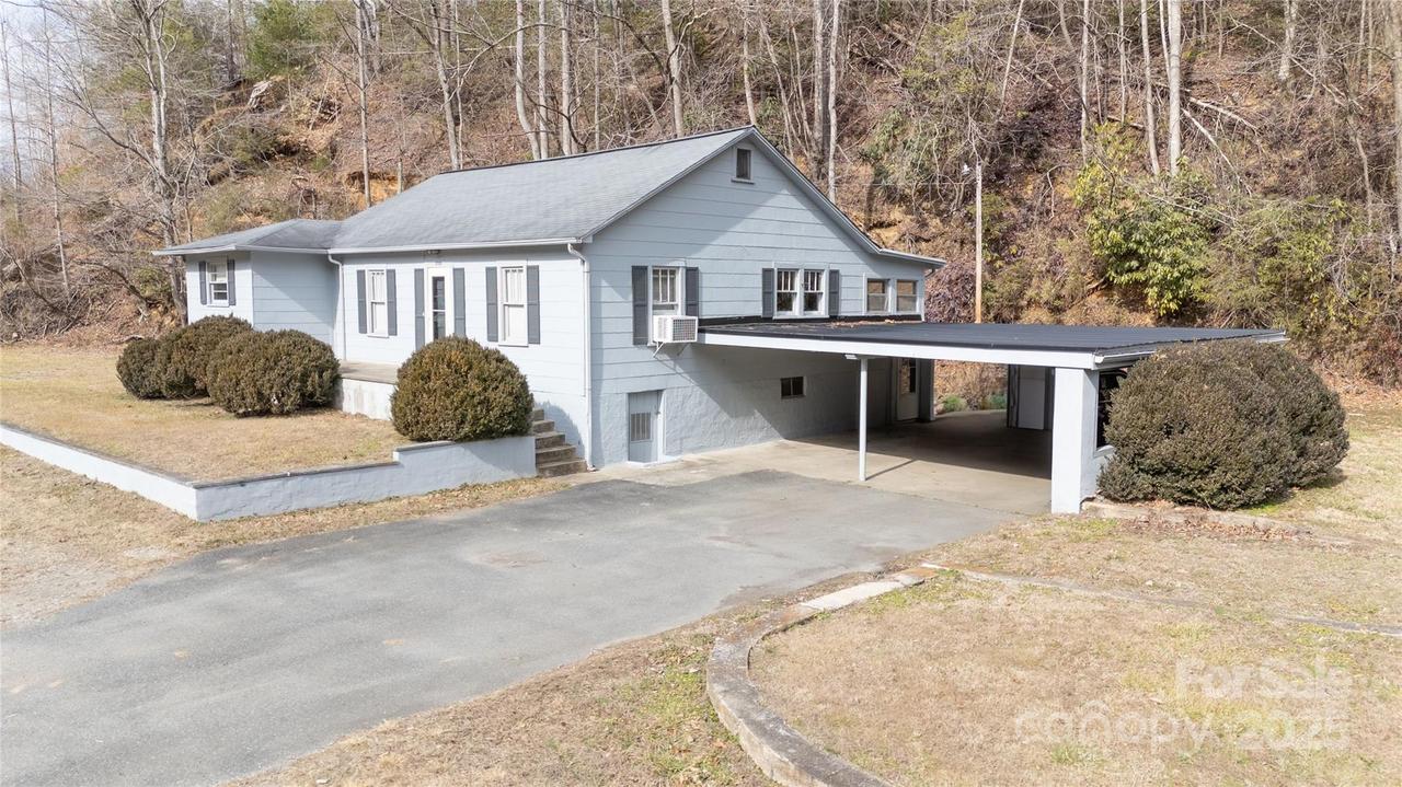 3700 Blowing Rock Blvd., Lenoir, NC 28645