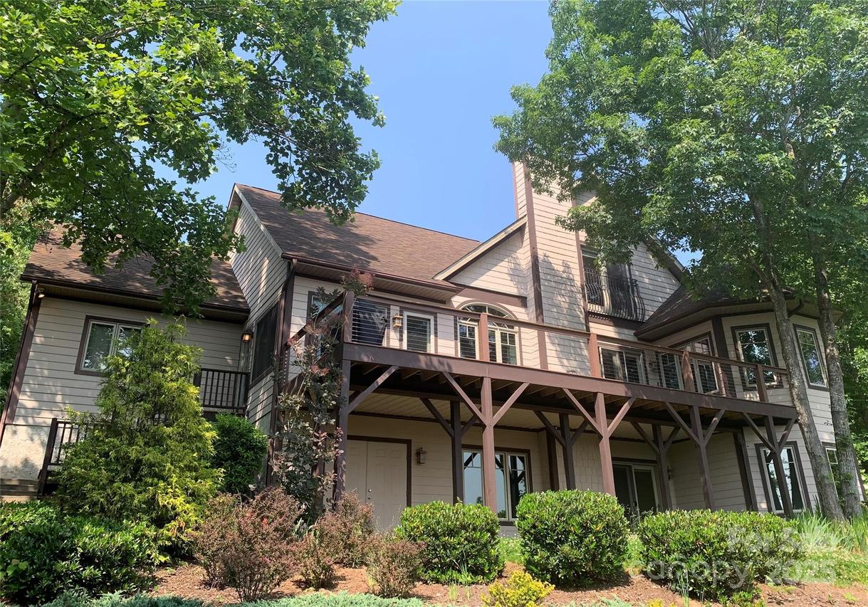 142 Twin Courts Dr., Weaverville, NC 28787