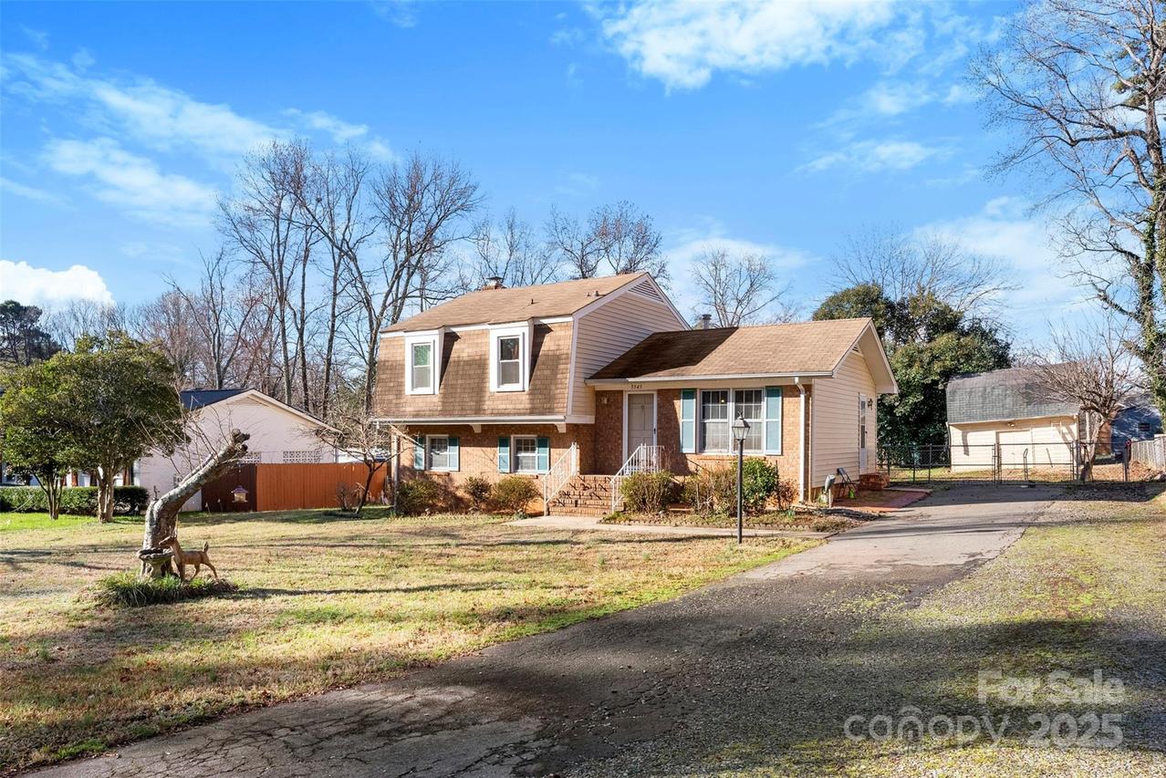 5545 Elsinore Pl., Charlotte, NC 28227