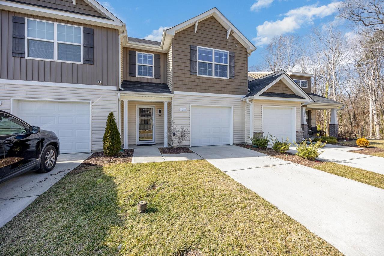 122 Red Plum Ln., Jamestown, NC 27282