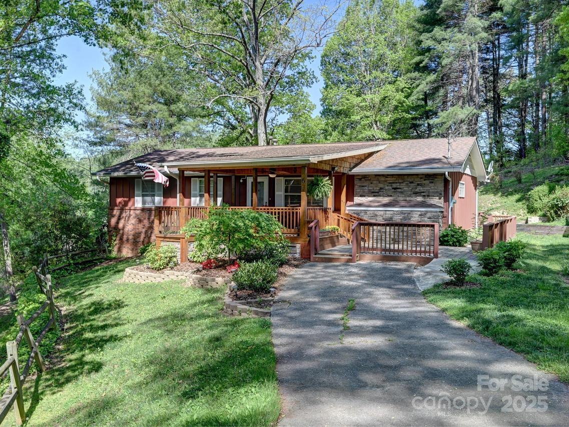 6 Westridge Ct., Asheville, NC 28806