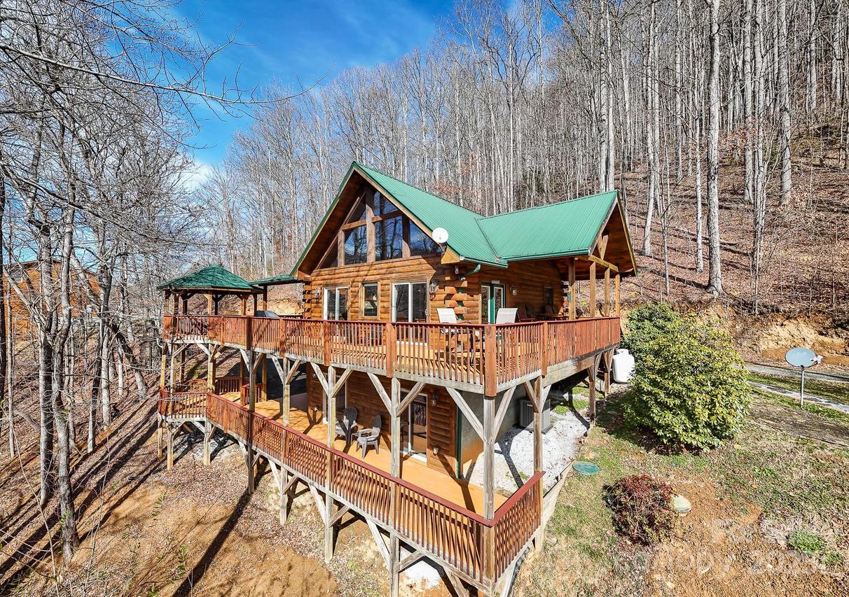 112 Mountain Range Dr. #5, Whittier, NC 28789
