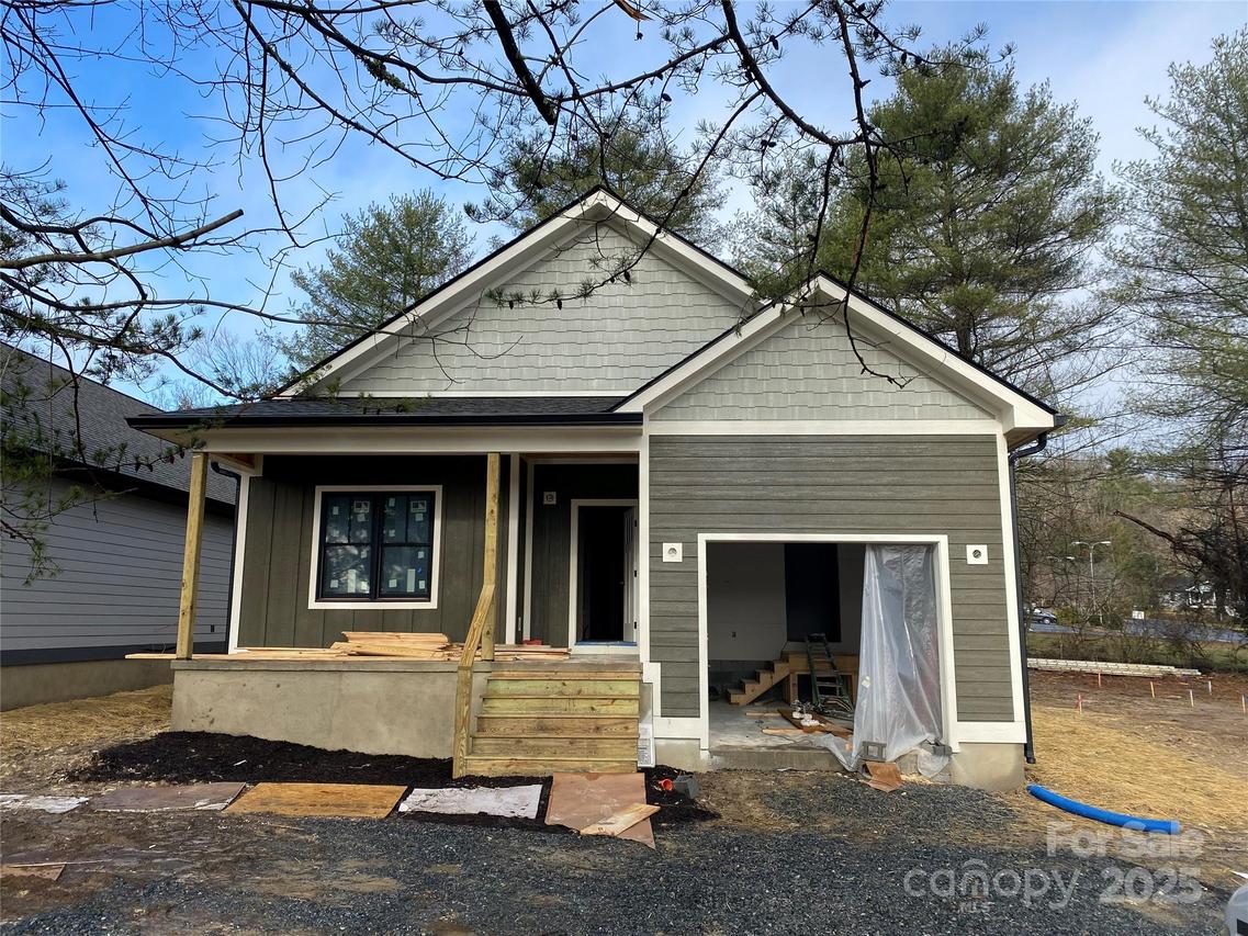 306 Gallimore Rd., Brevard, NC 28712