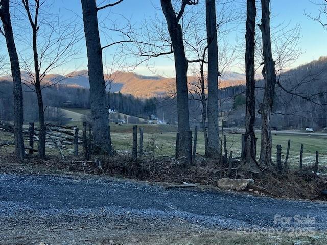 99 Cobblestone Dr., Burnsville, NC 28714