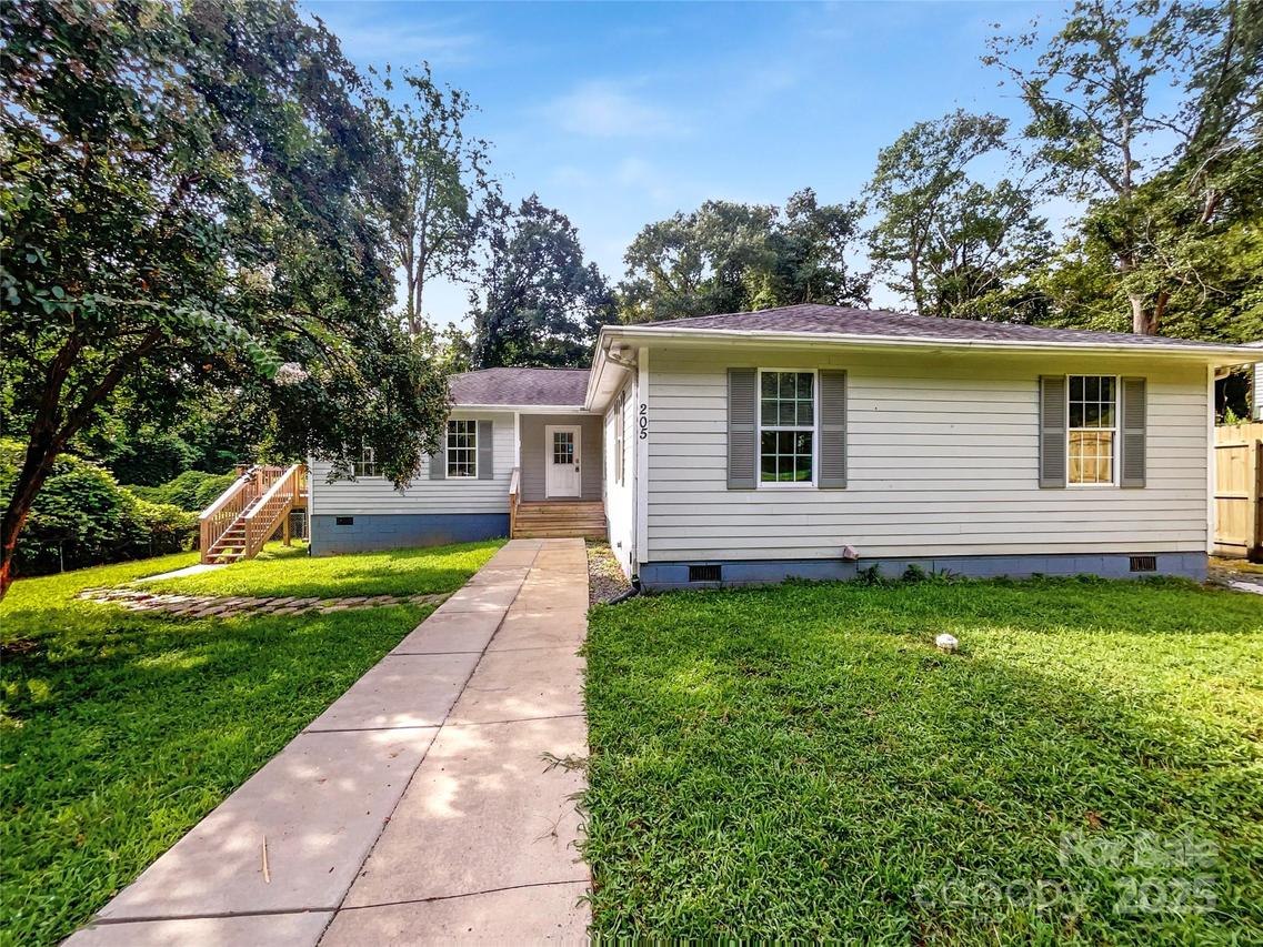 205 Mauney St., Mount Holly, NC 28120