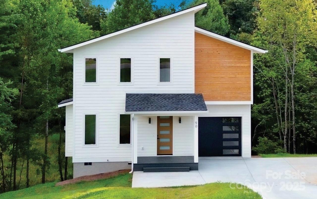 90 Bear Creek Hills Dr., Leicester, NC 28748