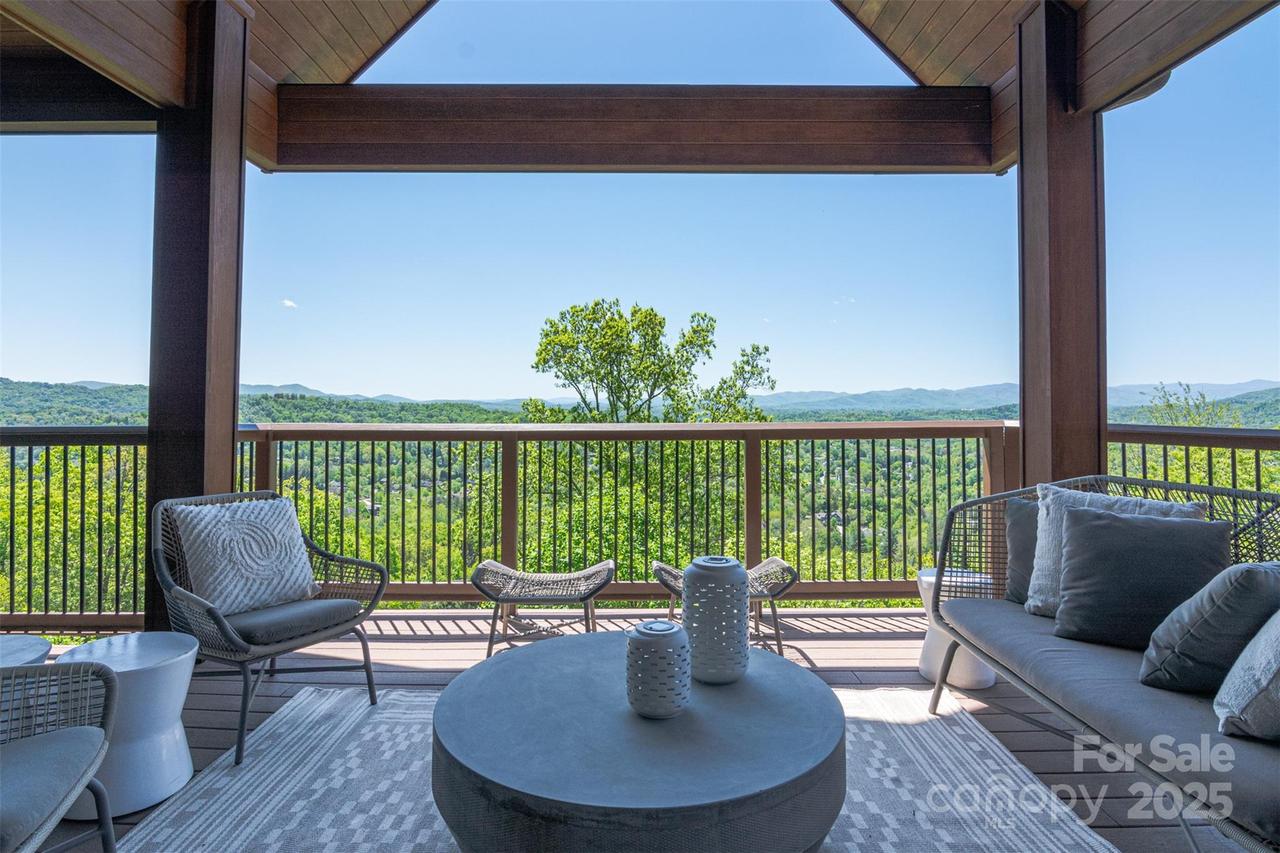21 South Point Dr., Asheville, NC 28804