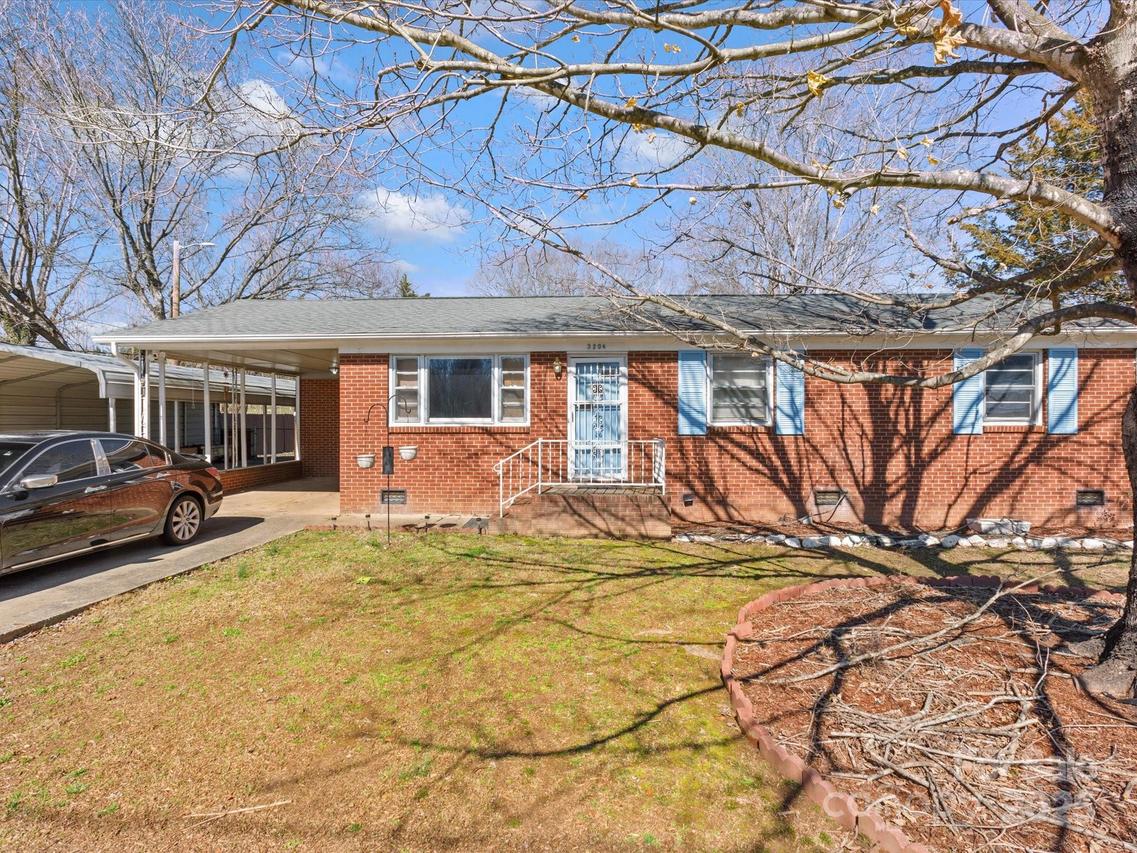 3204 Starrland Dr., Gastonia, NC 28052