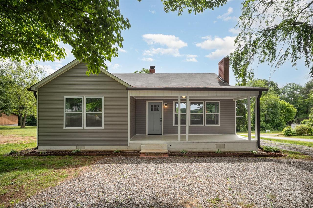 621 Bristol Dr., Statesville, NC 28677