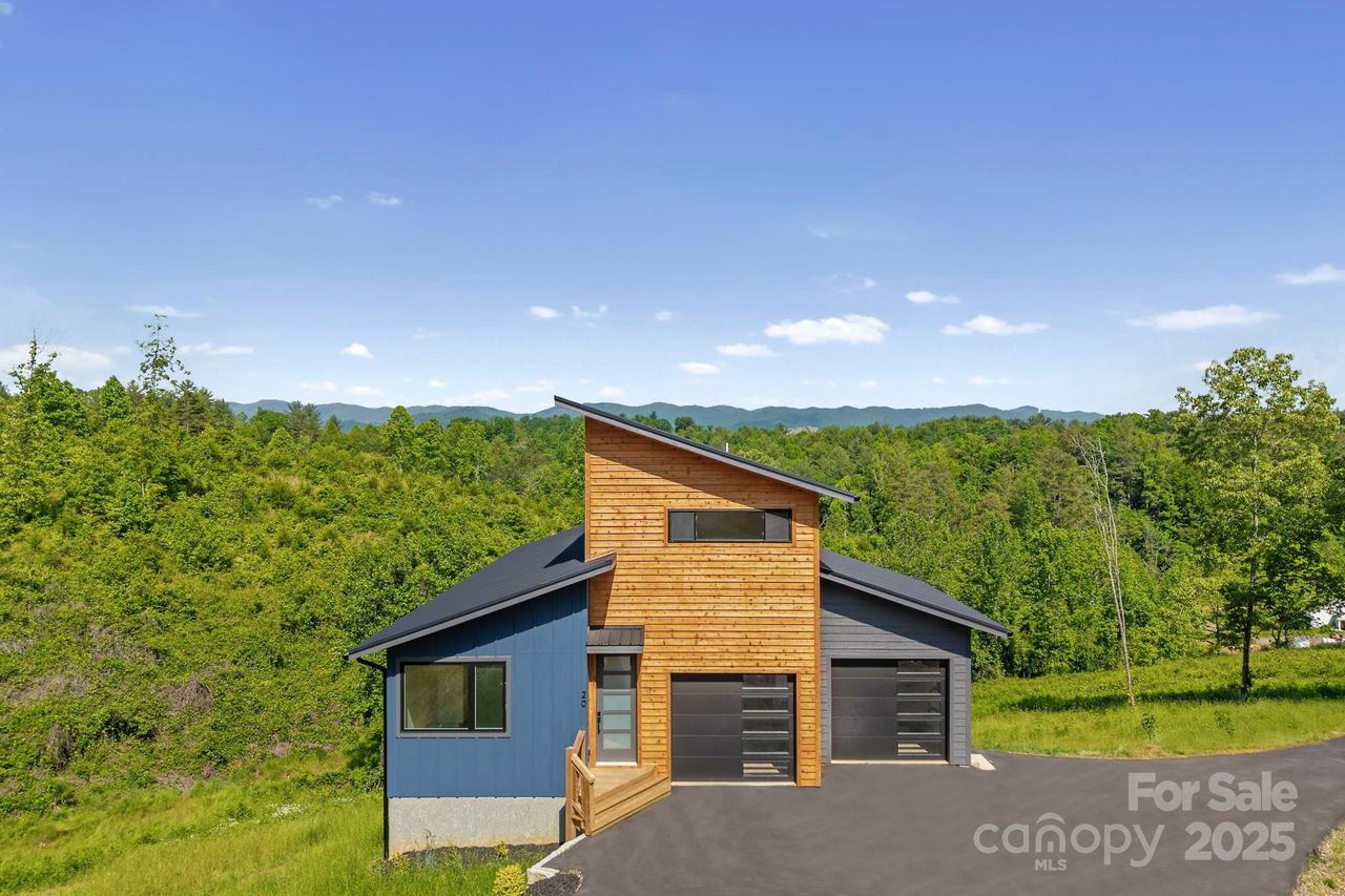 20 Giovannas Way, Leicester, NC 28748