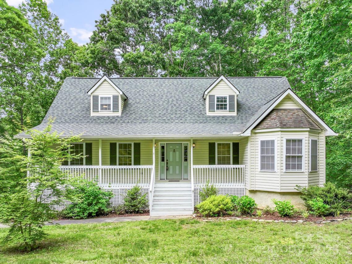 8 Fiver Ln., Asheville, NC 28803