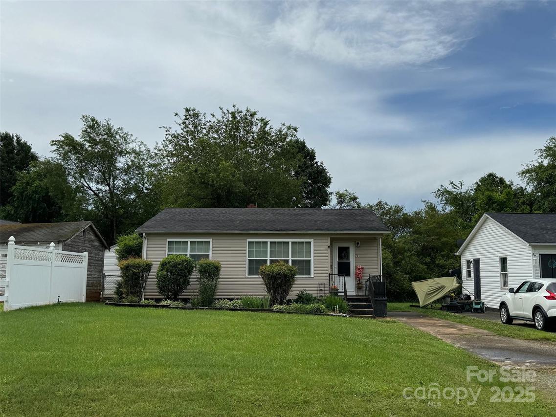 203 Brittain Dr., Morganton, NC 28655