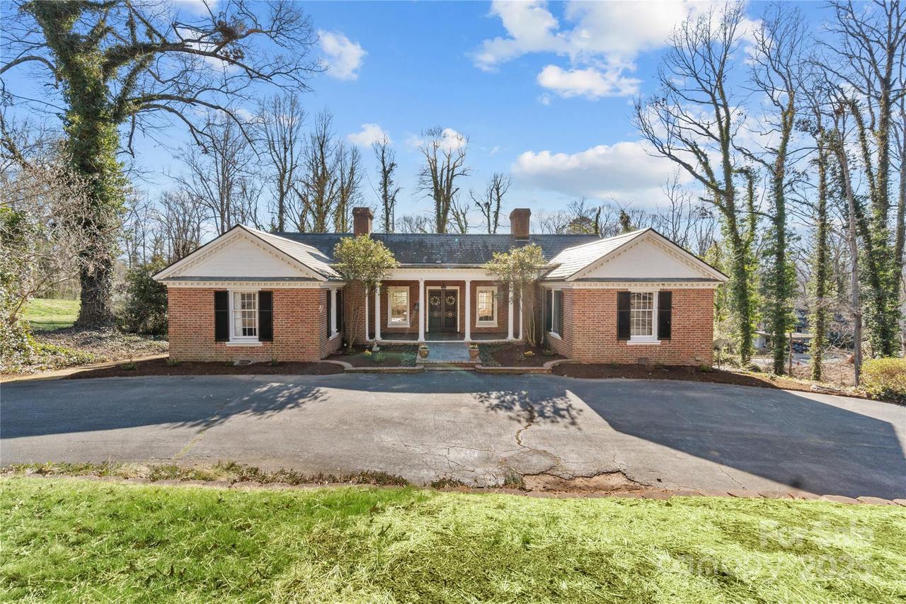 107 Hillside Ln., Morganton, NC 28655
