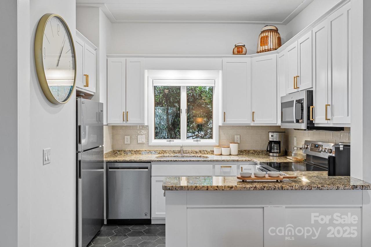 418 Windswept Dr., Asheville, NC 28801